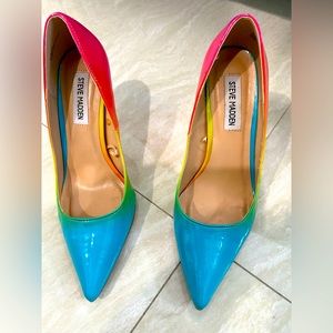 Steve Madden high heels close pointed toe . Colorful shoes 7.5 , good conditions